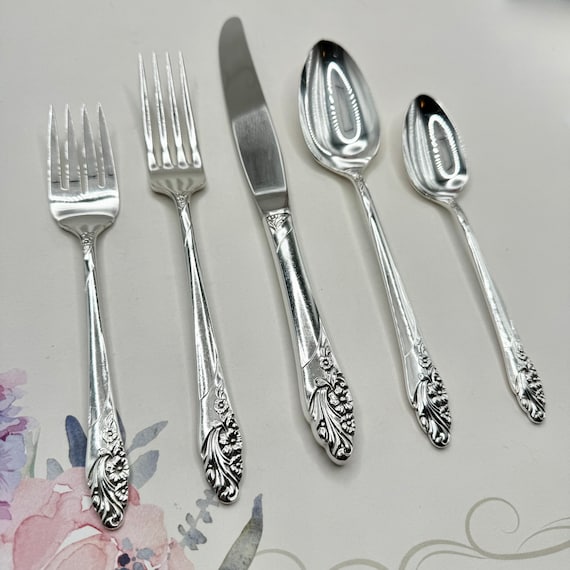 Vintage 20 Piece ' Evening Star ' Silverplate Set From Oneida