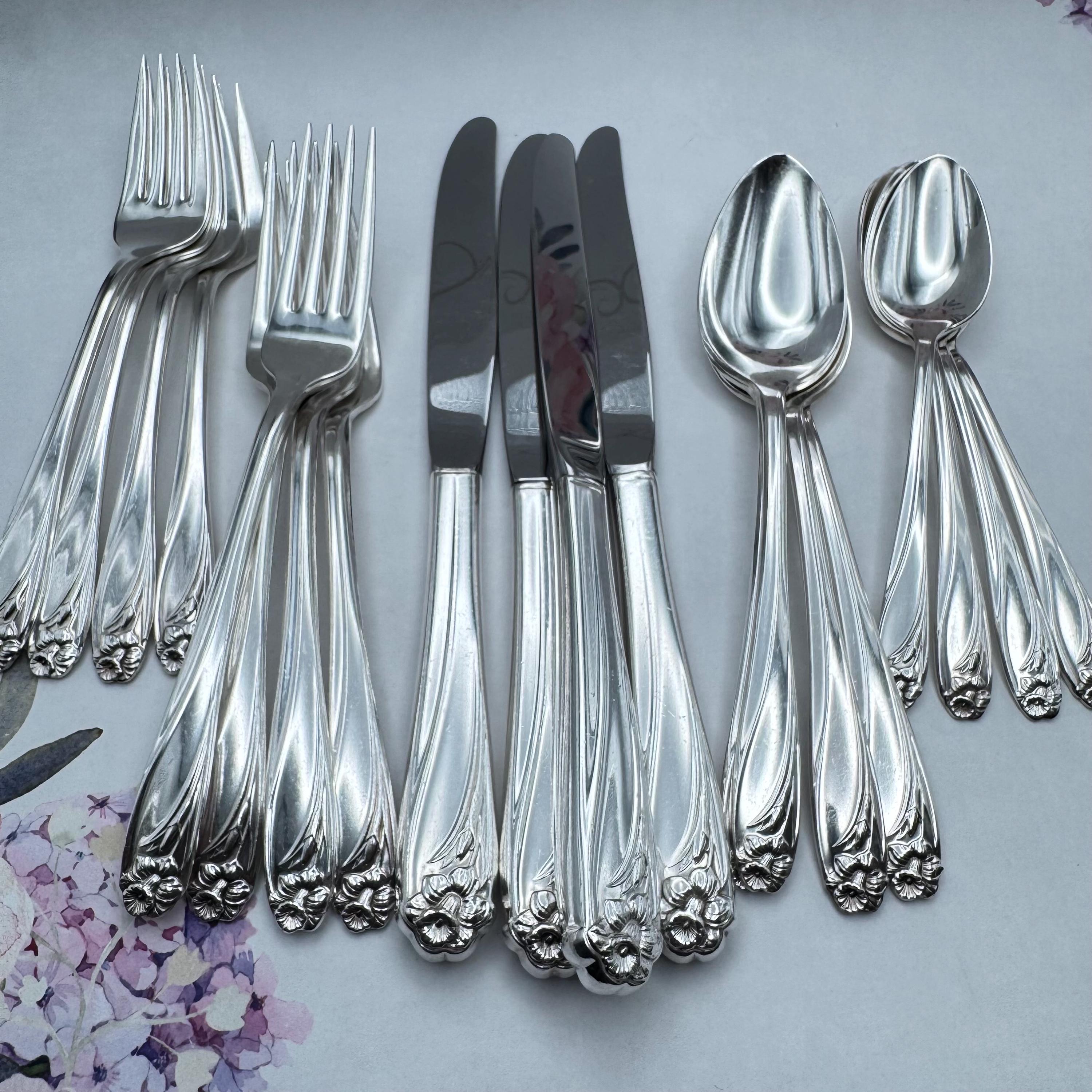 20 Piece DAFFODIL Silverplate Flatware Set - by Rogers Bros 