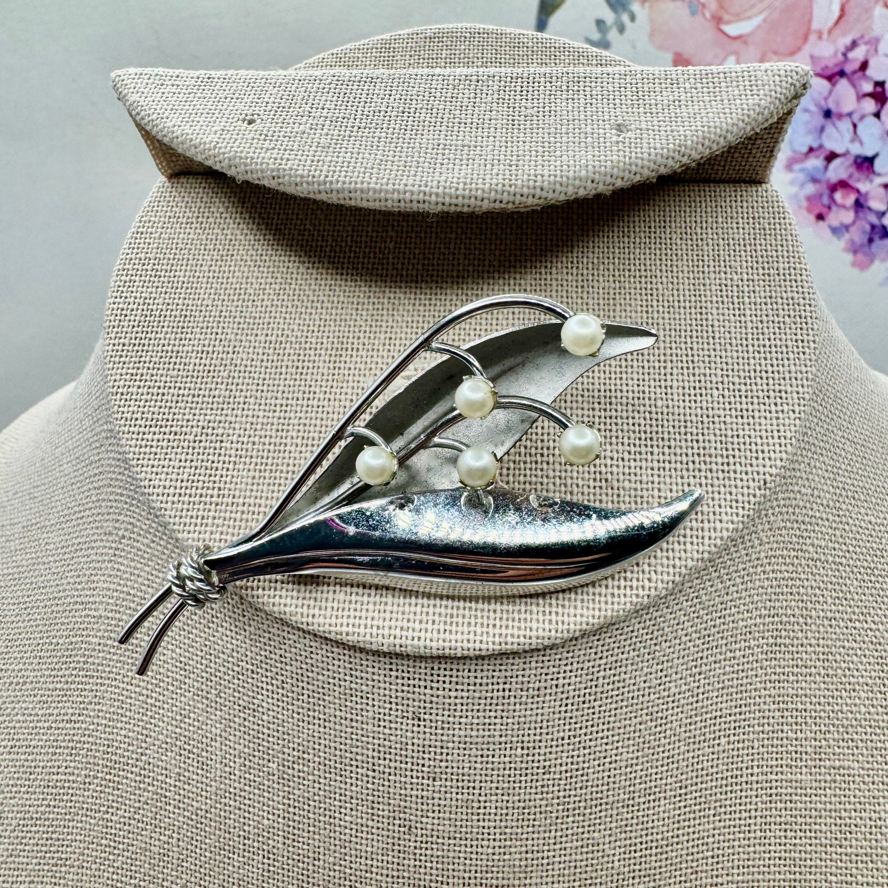 Vtg Textured Lily Flower, Pearl, Rhinestone, Sterling Silver