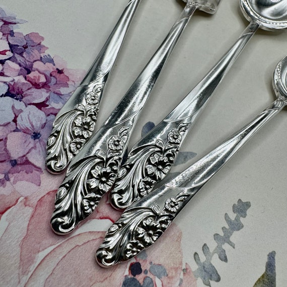 Vintage 20 Piece ' Evening Star ' Silverplate Set From Oneida