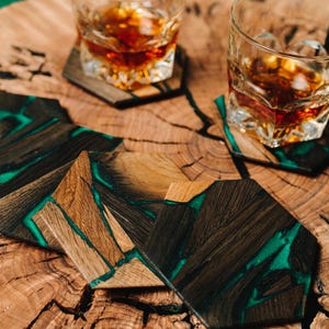 Fathers Day Gift Green Resin Coasters Ready To Ship Wood Epoxy Coaster Set Coasters With Holder Gift For Dad