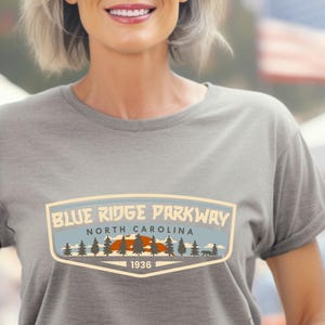 Blue Ridge Parkway T-Shirt, North Carolina T-Shirt, Natur Liebhaber Geschenk, Unisex Shirt, Kurzarm Top, Berg Grafik T-Shirt, Outdoor Abenteuer