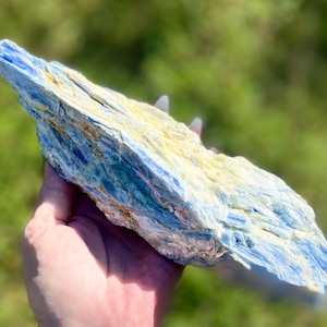 Roher blauer Kyanit mit Quarz, Sphalerit, Turmalin & Glimmer | 921g | AAA Erhaltung | Spirituelle Klarheit Heilen | Brasilien