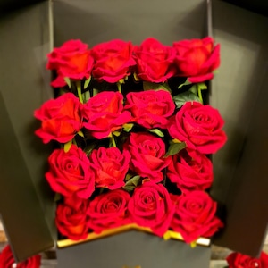 Luxury Roses Gift Box Roses & Chocolate - Birthday, Anniversary, Valentine, Engagement, Mother’s Day, Weddings,Christmas Gift