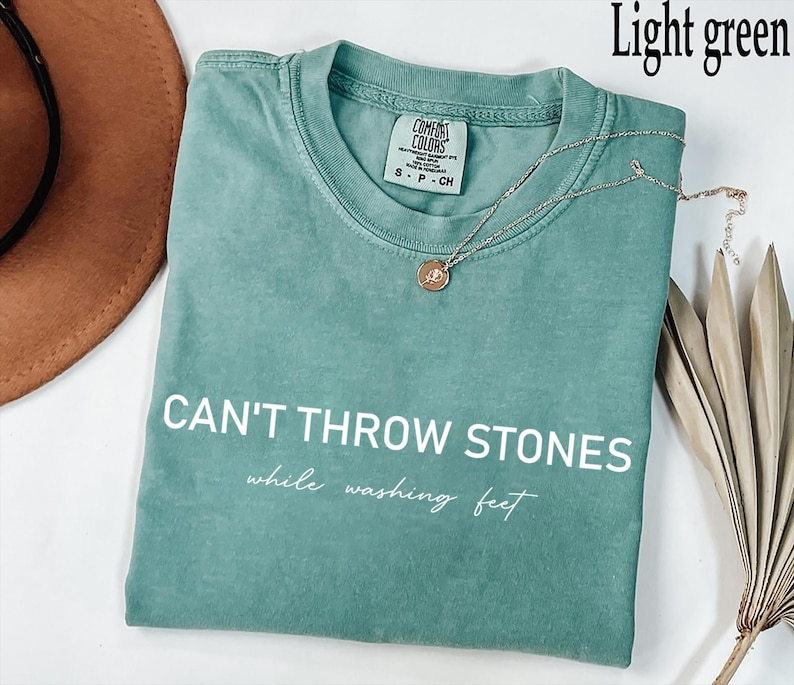 Comfort Colors® Can't Throw Stones While Washing Feet Shirt, Religious Shirt, Faith Shirt, Church Shirt, Christian Gift,Trendy Christian Tee Bild 6