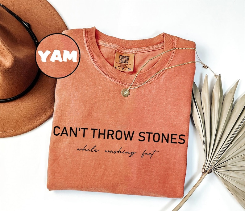 Comfort Colors® Can't Throw Stones While Washing Feet Shirt, Religious Shirt, Faith Shirt, Church Shirt, Christian Gift,Trendy Christian Tee Bild 4