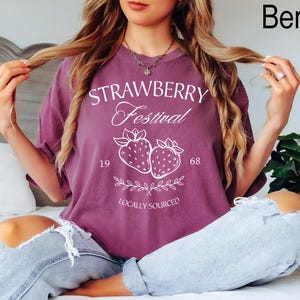 Comfort Colors® Strawberry Festival 1968 Shirt, A Berry Good Times T-Shirt, Strawberry Lovers Shirt, Retro Strawberry, Trendy Strawberry Tee afbeelding 4