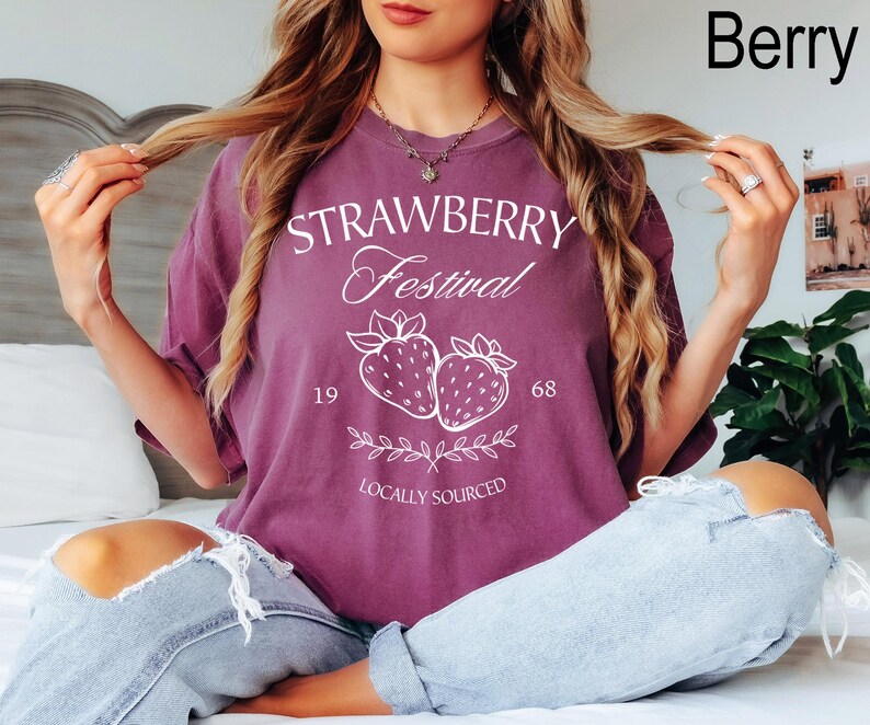 Comfort Colors® Strawberry Festival 1968 Shirt, A Berry Good Times T-Shirt, Strawberry Lovers Shirt, Retro Strawberry, Trendy Strawberry Tee afbeelding 4