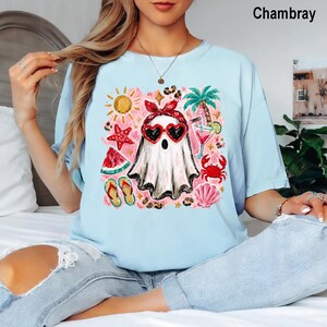 Comfort Colors® Spooky Summer Ghost Shirt, Beach Summerween Tee, Coquette Coastal Goth Top, Cute Retro Halloween Beachwear bild 7