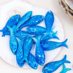 Shimmer Mermaid Blue Fish Charm – 27mm Realistic Resin Fish Pendant, 1 Pendant, Blue Nautical Jewelry Supply, German Resin, Ocean Aesthetic