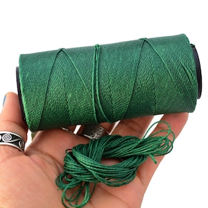 Tree Top Green: Waxed Polyester Cord, 1mm x pack of 25 feet (8.33 yards) or 500 feet spool, 2-ply / Hilo Encerado, Linha Encerada, Supplies