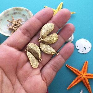 Antique Gold Mussel Shell Charms, 11x27mm, 2pcs / Nunn Designs, Shell Pendants, Nautical, Beach Charms, Sea Shell, Jewelry Supplies