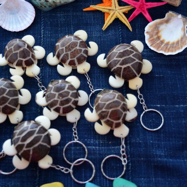 Sea Turtle: Natural Tagua Carvings, 53x50mm, Sea Turtle Keychain, 1 piece / Hand Carved Tagua Keychain, Gifts, Decoration, Fair Trade