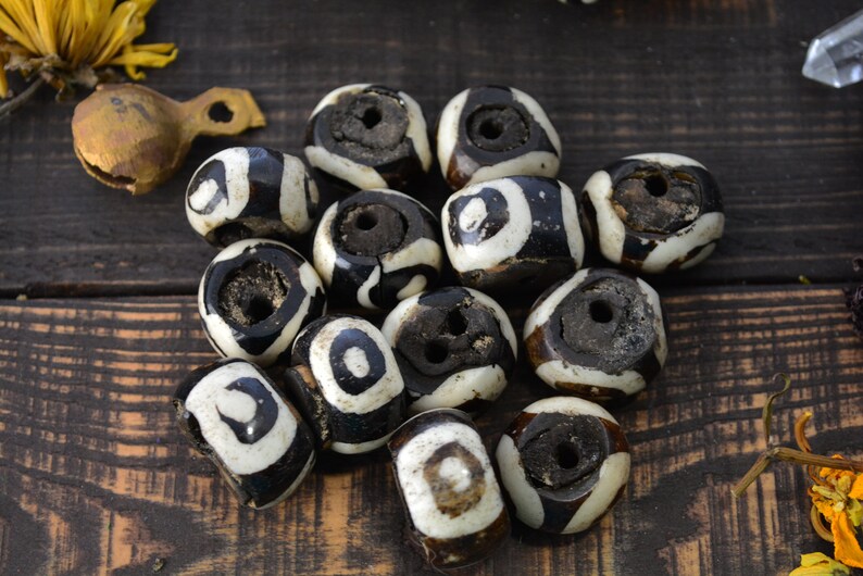 DIY Jewelry Supplies 25x14mm Large Rondelle Bone Beads from Africa 10 beads Trade Beads Bone Rondelle: Batick Black and White Bullseye