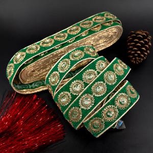 Borda de Sari de Veludo Verde Renda Indiana com Lantejoulas Douradas Por Metro | Decoração de Casamento, Artesanato DIY, Acabamento Indiano para Projetos de Costura, Fita