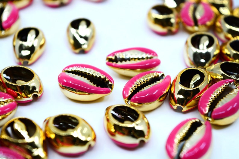 Beach Jewelry Shell Charms Pukka Shells Gold Plated One Shell Friendship Bracelets Hot Pink Enamel Cowrie Shells 1x16.5mm