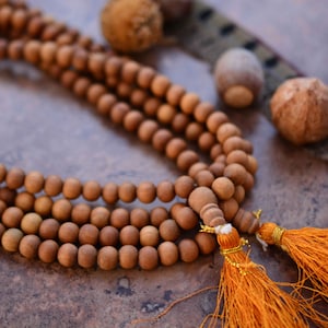 8mm Natural Aromatic Sandalwood Beads from India, 108 Beads Necklace / Yoga, Malas, Prayer Beads / Wood, Wooden Beads, Jewelry Supplies