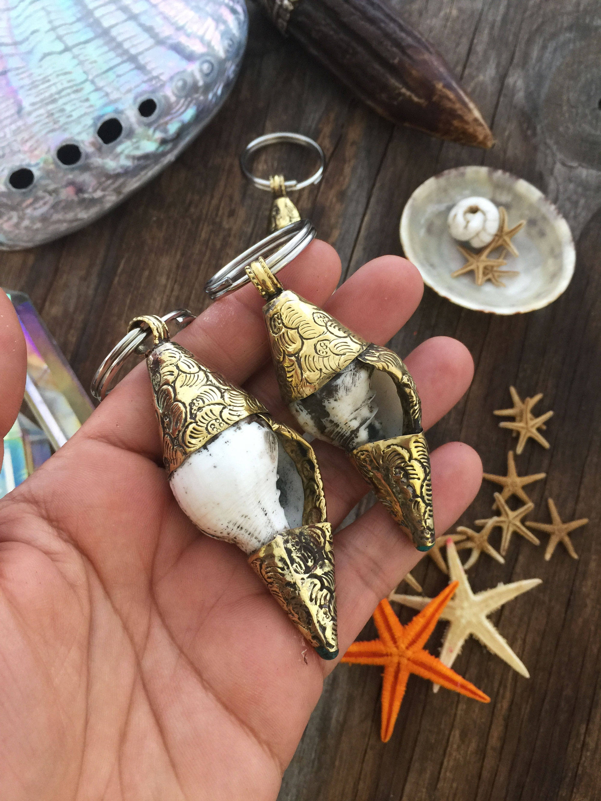 Shells Keychian Exquisite Whole Conch Shell Keychain Pendant From Nepal, 72-80mm, 1 ...