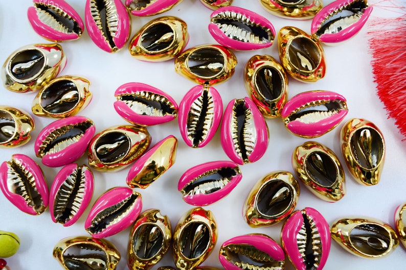 Beach Jewelry Shell Charms Pukka Shells Gold Plated One Shell Friendship Bracelets Hot Pink Enamel Cowrie Shells 1x16.5mm