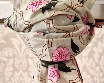 Block print scarf with floral pattern, hand-printed scarf made of 100% cotton, versatile as a pareo, sarong, beach towel or stole