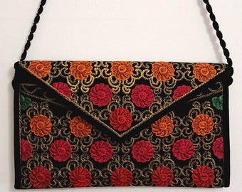 Crossbody fanny pack, boho chic, shoulder bag with colorful floral pattern, zipper