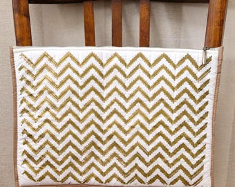 Hand-printed laptop bag made of 100% cotton. Handmade laptop bag with gold-colored zigzag block print