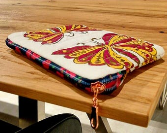 Evening bag with butterfly motif – Handmade block print cosmetic bag made of cotton, boho clutch in yellow and pink 20 x 15 cm
