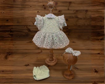 Completo da neonata in pizzo verde menta, ideale per servizi fotografici, elegante abbigliamento per bambina.