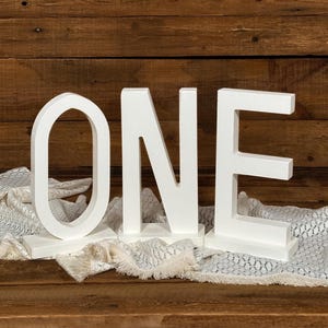 Letras de madera "UNO" – Decoración blanca para primer cumpleaños – Accesorio fotográfico para bebé – Sesión de fotos de primer cumpleaños – Fondo de estudio hecho a mano
