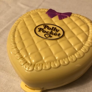 Rare Vintage Polly Pocket, Polly Pocket Yellow Heart Strollin Baby 1994 Compact Playset Bluebird 1994 - Polly&#39;s Toytime Fun Baby Collection