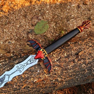 Espada de fantasía hecha a mano con hoja grabada: coleccionable decorativa con funda de cuero, espada de cosplay, LARP y exhibición, regalo vikingo