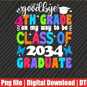 Può includere: Grafica colorata su sfondo nero, che celebra la laurea. Il testo recita "goodbye 4th grade on my way to be class of 2034 graduate" in vari colori vivaci. Include un cappello di laurea e accenti di farfalle.