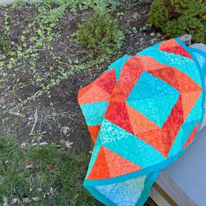 FOUNTAIN SQUARES - Modern Half Square Triangle Quilt Pattern