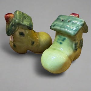 Vintage Novelty Old Mother Hubbard Ceramic Salt and Pepper Shakers