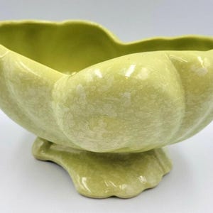 Vintage Shawnee Pottery Ceramic Shell Shaped Footed Planter