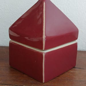 Vintage ceramic candy box glazed burgundy pyramid height 15 cm width 10 cm, burgundy vintage ceramic candy box