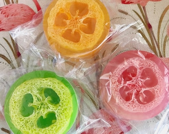 Handgemaakte Citrus Loofah-zeep: zelfverzorgingscadeau