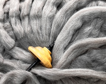 Ungefärbte Rambley Kammkammwolle | Nachhaltige Spinnfaser aus Wolle | Naturgrau | 113 g