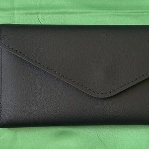Cartera de piel negra de primera calidad Forever Young para mujer con borlas y corazones