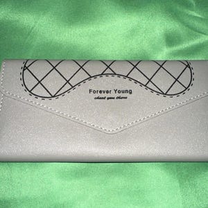 Cartera plegable continental de cuero Forever Young Premium de color gris