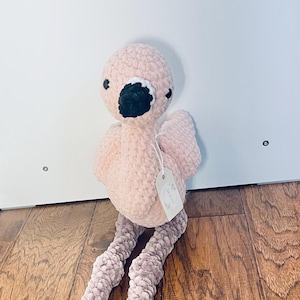 Handgemaakte gehaakte flamingo