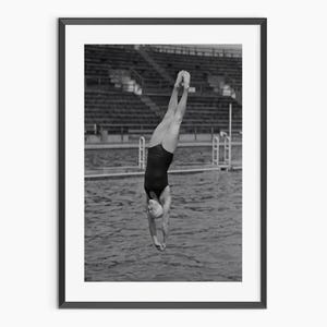 Kobieta nurkująca wydruk Vintage Wall Art Czarno-biały nurkujący feministyczny plakat Dekoracja sypialni dziewcząt Fajna dziewczyna Wydrukowana sztuka ścienna Cyfrowe pobieranie
