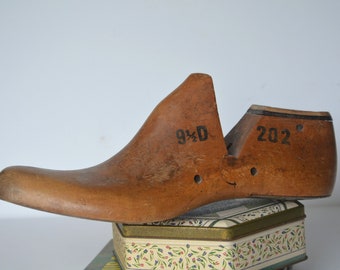 Retro Krentler Brothers Wooden Shoe Form - United Last Company - Farmhouse Decor - Bookshelf Object