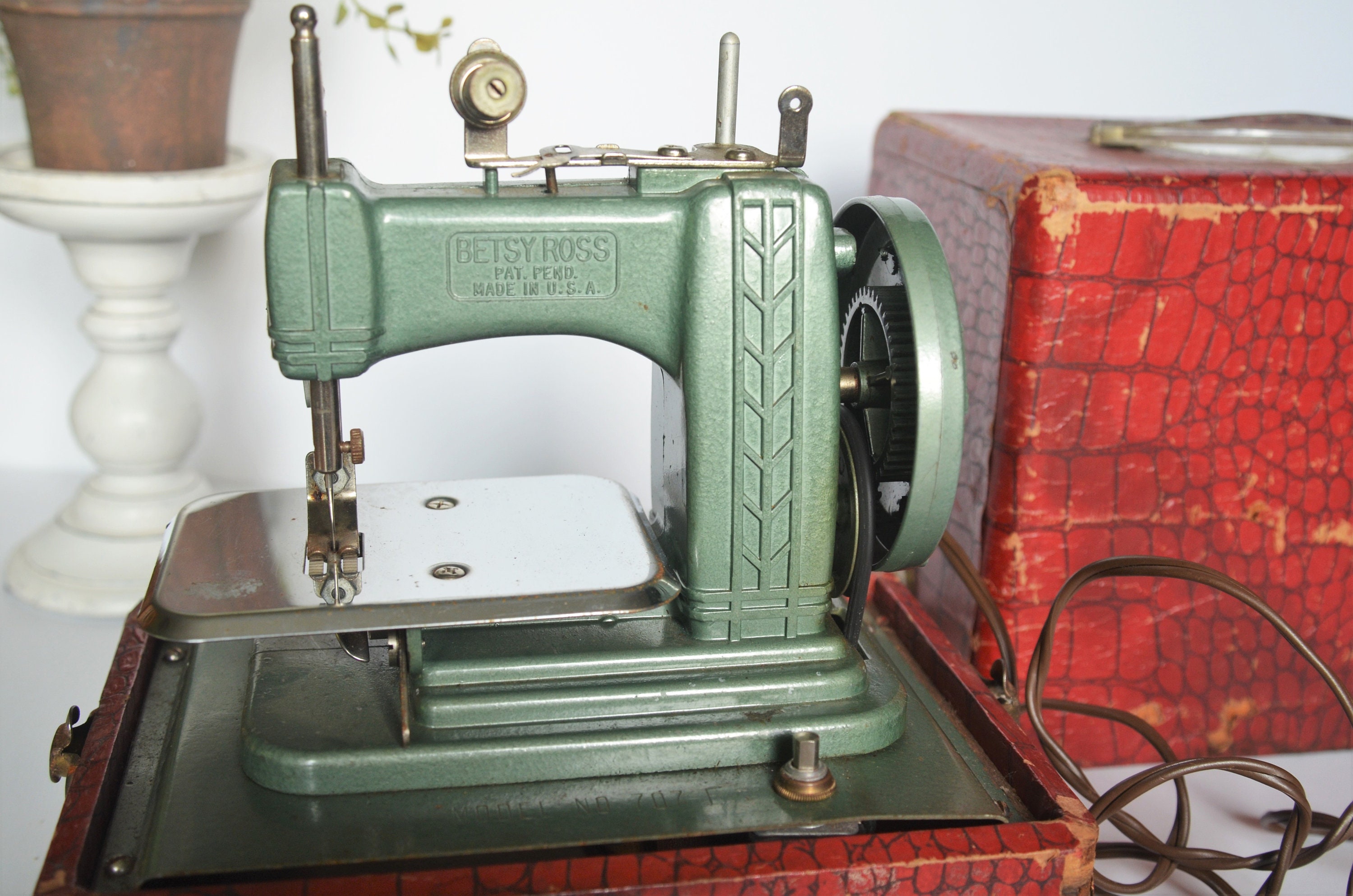 Betsy Ross Vintage Child's Sewing Machine 1950s Miniature Sewing