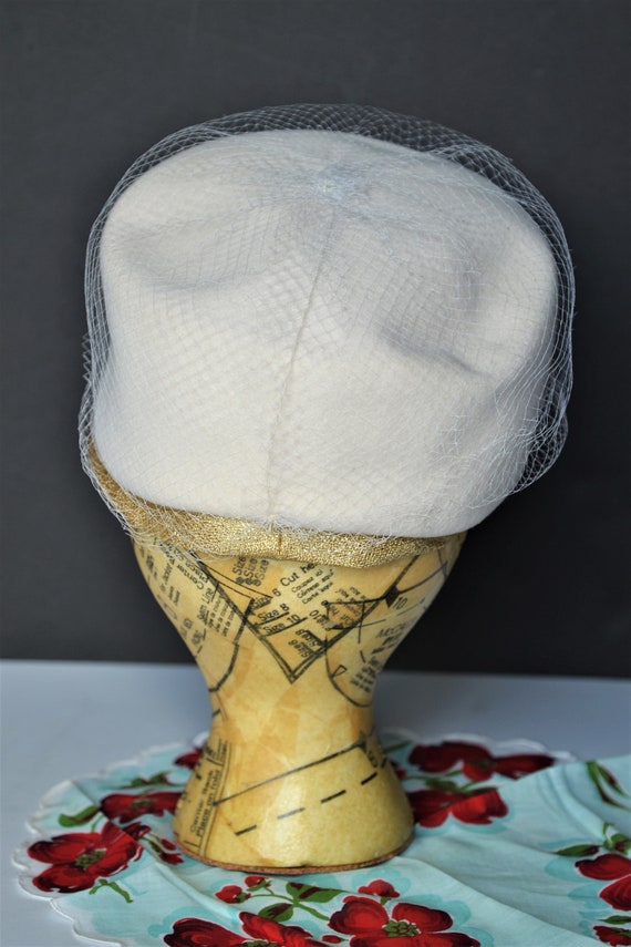 Vintage Pillbox Netted Hat - White Wool and Gold … - image 5