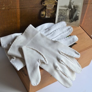 Vintage White Dress Gloves - Driving Gloves - Seamed Gloves - Hand Sewn