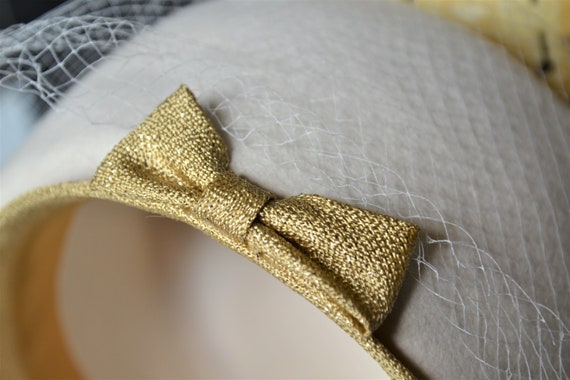 Vintage Pillbox Netted Hat - White Wool and Gold … - image 3