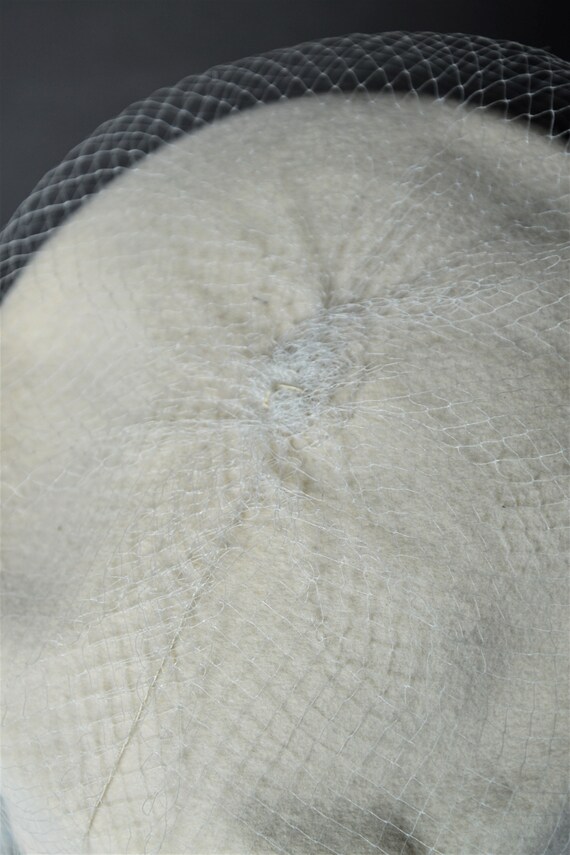 Vintage Pillbox Netted Hat - White Wool and Gold … - image 7