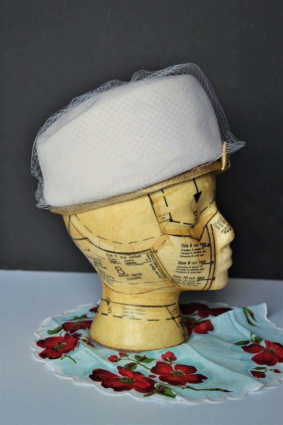 Vintage Pillbox Netted Hat - White Wool and Gold … - image 6