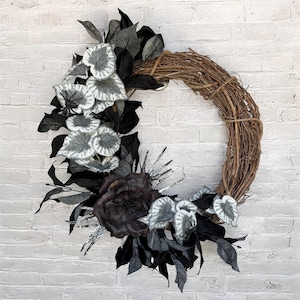 Halloween Wreath for Front Door, Spider Wreath, Goth Decorations, Front Door Wreath, Black and White Decor, Porch Fall Decor, Gift, Gothic